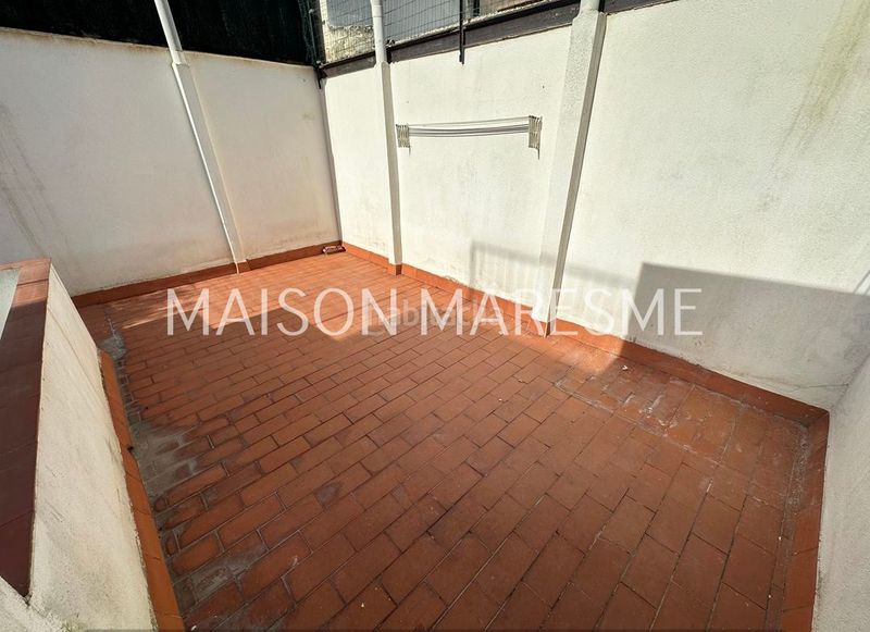 Foto c141b4a4-c74a-466b-bdce-6da9d6fd535f. Casa adossada a Canet de Mar