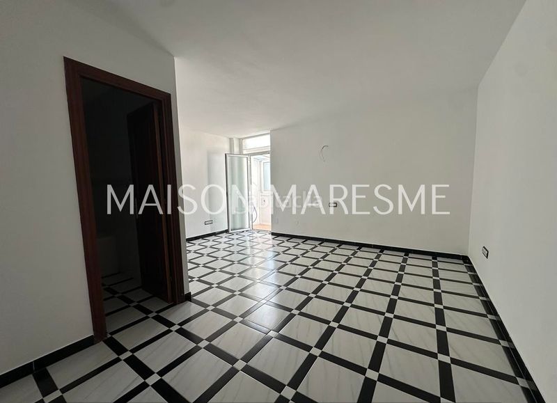 Foto ceb495e2-f7e6-451d-8366-bea061ff8535. Casa adossada a Canet de Mar