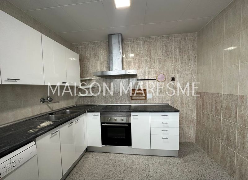 Foto f987ac0a-4119-4900-9775-0c25939e8be7. Casa adossada a Canet de Mar