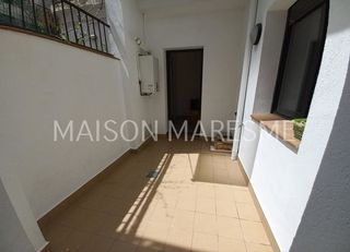 Pis a Centre. Planta baja con patio en el centro, en venta