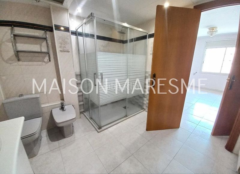 Foto 3dbf2615-6940-4666-89c4-6f5742805769. Duplex con camino riscaldamento parcheggio in Canet de Mar