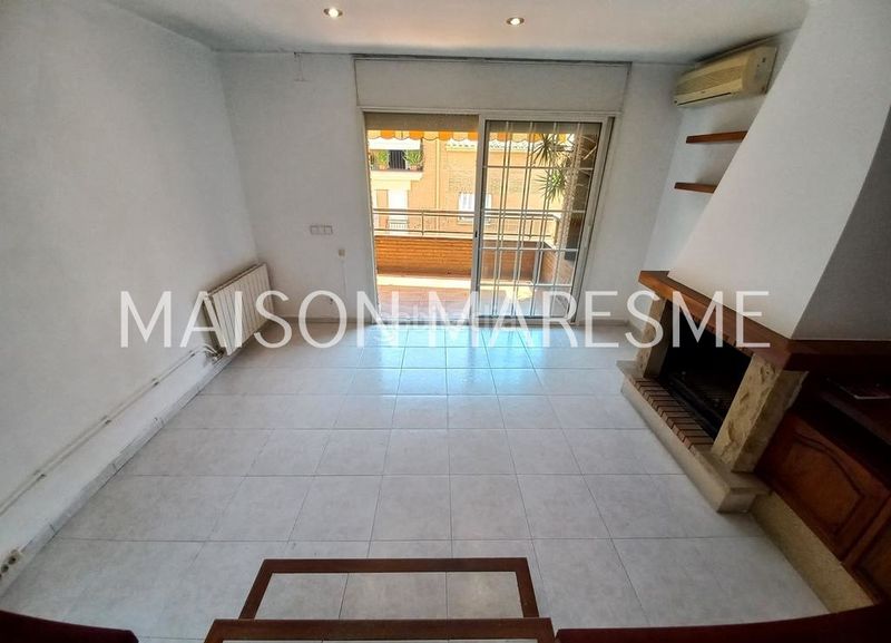 Foto da3a8cea-a2af-4d7e-84f0-4a07ec62fd75. Duplex con camino riscaldamento parcheggio in Canet de Mar