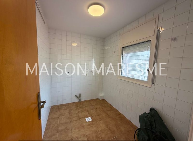 Foto 3bd7b7dd-9a04-4b55-b574-34d800d61f2e. Casa adossada amb xemeneia calefacció aparcament a Canet de Mar