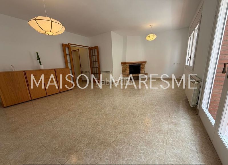 Foto bdc98639-633b-48a3-8d3e-02195a72277e. Casa adossada amb xemeneia calefacció aparcament a Canet de Mar