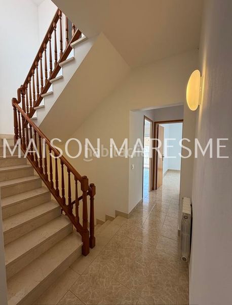 Foto f2ebc906-6400-483b-875f-657fd3b1d020. Casa adossada amb xemeneia calefacció aparcament a Canet de Mar