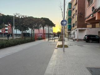 Lloguer Local Comercial  Agramunt. Local comercial en alquiler, junto a ambulatorio