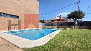 Pis  Sant miquel. Vivienda ideal con parking y piscina en venta, en calafell