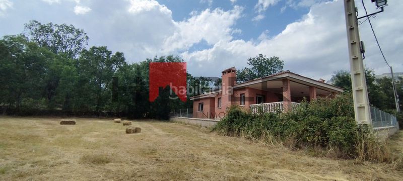 Foto 803a87bd-c1a2-48b8-b685-ae0d4b825771. Chalet  independiente con parcela de 608 m en Navarredondilla