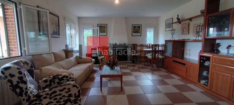 Foto b2f1d3df-f474-4b84-b8ba-0b3a56230260. Chalet  independiente con parcela de 608 m en Navarredondilla