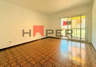 Pis  N/a. Piso de 3 habitaciones con balcón en el prat