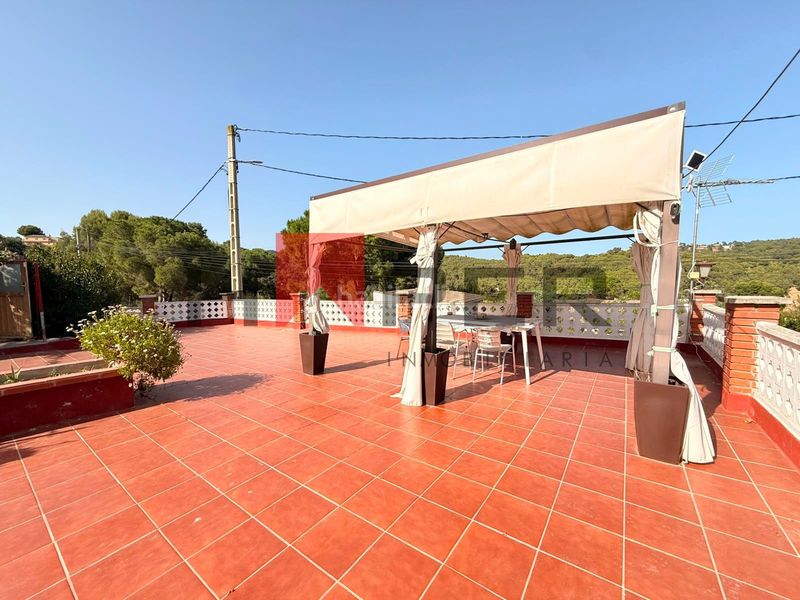 Foto 648a79cd-6b04-4c01-b9a8-f770c0ef0e30. Xalet amb piscina a Olesa de Montserrat