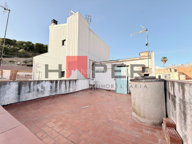 Foto c777cb4e-6e80-490d-91bc-d23d90232d77. Casa adossada amb aparcament a Canet de Mar