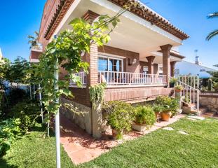 Xalet a La Dorada. Chalet individual construida en 2008, con 310m2, en parcela de 6
