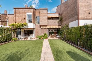 Chalet  Carrer d' antoni company i fernández de córdoba. Exclusiva vivienda, de 315 m2, orientación sur, soleada, a 300m
