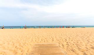 Piano terra  Avinguda mare nostrum. Exclusiva planta baja en primera línea de playa, con acceso dire