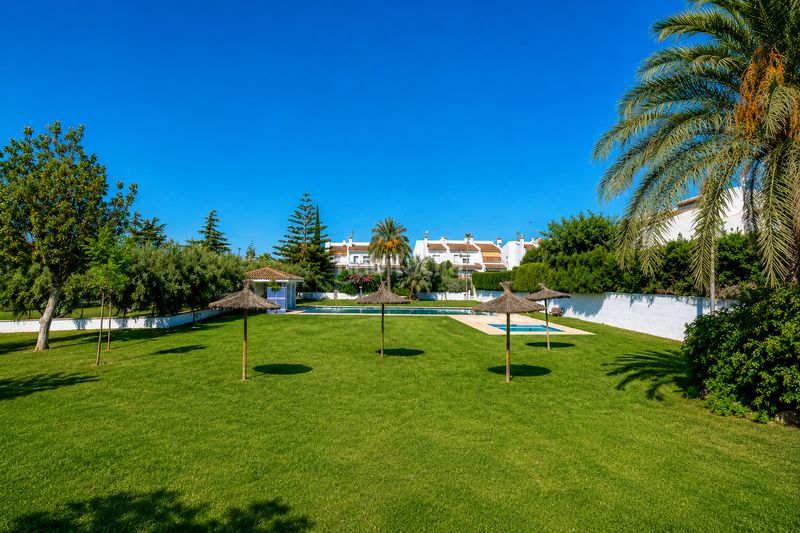 Foto 9f8b661a-b1b2-419c-9eb2-a8b64fc1fa46. Casa aparellada amb calefacció aparcament piscina a Cambrils