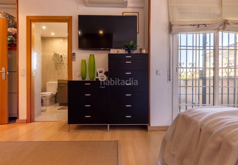 Foto 4adf02a2-909a-4a20-9580-f95e34babddc. Casa aparellada amb xemeneia calefacció aparcament piscina a Cambrils