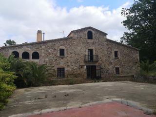 Masia a Llagostera. Masia  para reformar del siglo xvii