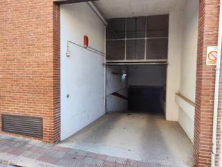 Aparcament cotxe a Llagostera. Amplia plaza de párquing en el centro con buen acceso