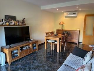 Maison jumelée à Llagostera. Casa en venta en llagostera