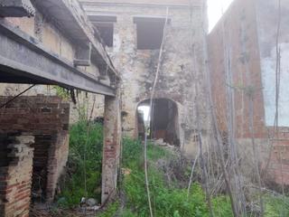 Maison jumelée à Caldes de Malavella. Casa para reformar integralmente en zona residencial de caldes d