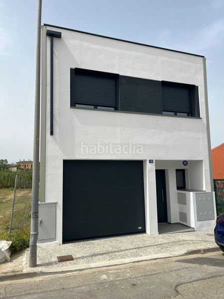 Foto a5e782f8-2022-466b-bb92-1187761788c7. Casa adossada a Llagostera