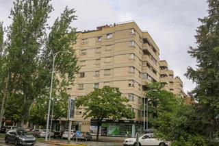 Miete Etagenwohnung  Calle iñigo arista. Piso en excelente ubicación, muy luminoso y con vistas.