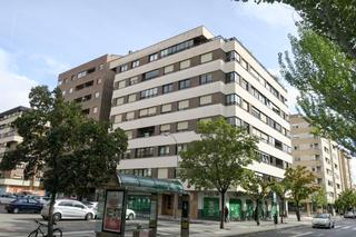 Pis  Calle de iturrama 4. Piso en calle iturrama. vivienda para reformar en buen edificio