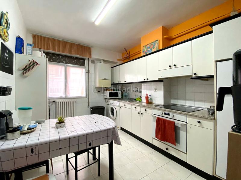 Foto f399a3fe-6b2c-4927-a375-5b6bffe672c7. Appartamento con riscaldamento in El Pilar Vitoria - Gasteiz