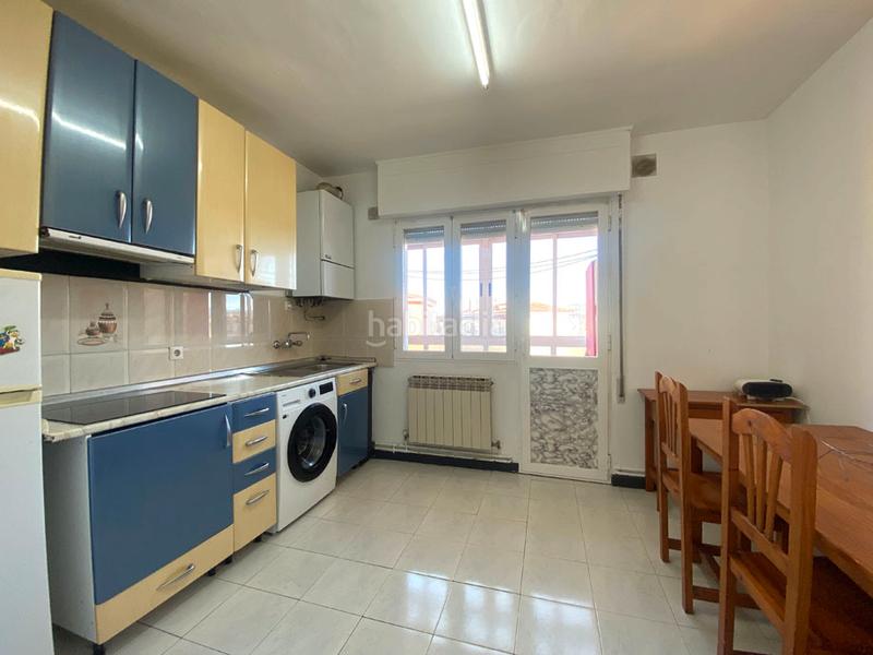 Foto f412f3c3-a134-4c92-9a38-d363a1ded6a2. Flat with heating in Ariznabarra Vitoria - Gasteiz
