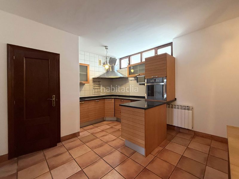 Foto 5214da83-584d-498d-b3cd-4cabfce286fe. Casa amb calefacció aparcament a Legutiano