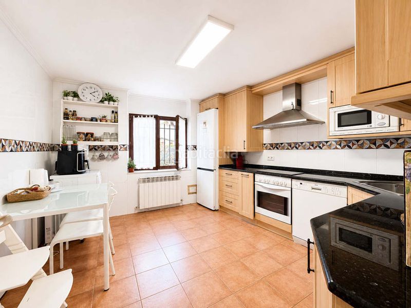 Foto 4c492d53-0805-49b7-9a63-d5bde23b31b4. Casa amb calefacció a Abetxuko Vitoria - Gasteiz