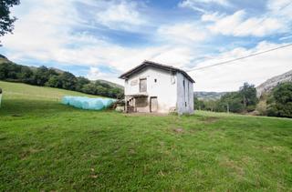 Finca rústica a Barrio cubillas 107. Terreno con cabaña en el valle de matienzo