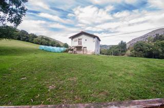 Haus  Barrio cubillas 107. Terreno con cabaña en el valle de matienzo