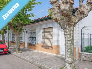 Casa a schiera  Calle calvo sotelo 20. Casa adosada en calle calvo sotelo 20, laredo