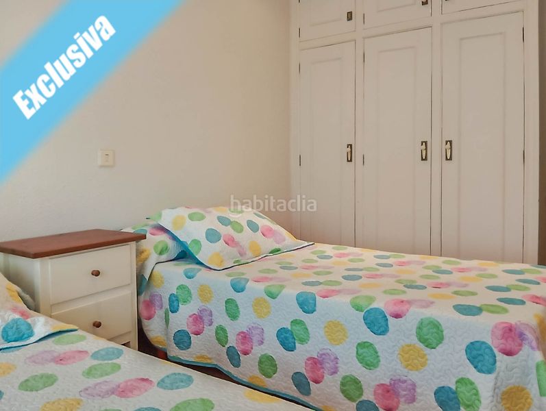 Foto bed18bbb-68bb-4706-8cc3-4e694bb82810. Casa adossada amb calefacció a Carlos V Laredo