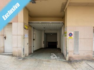 Parking voiture à Calle emperador 5. Garaje cerrado en calle emperador 5, laredo