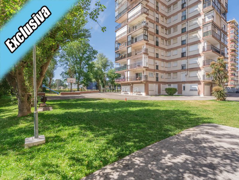 Foto bdaa745c-04b7-49a4-b362-e3f2e675ecd3. Pis amb calefacció aparcament a Zona Playa Laredo