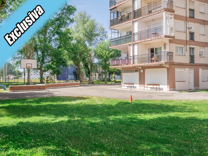 Foto dddb428b-1132-466b-9c3d-c3b9100e143c. Pis amb calefacció aparcament a Zona Playa Laredo