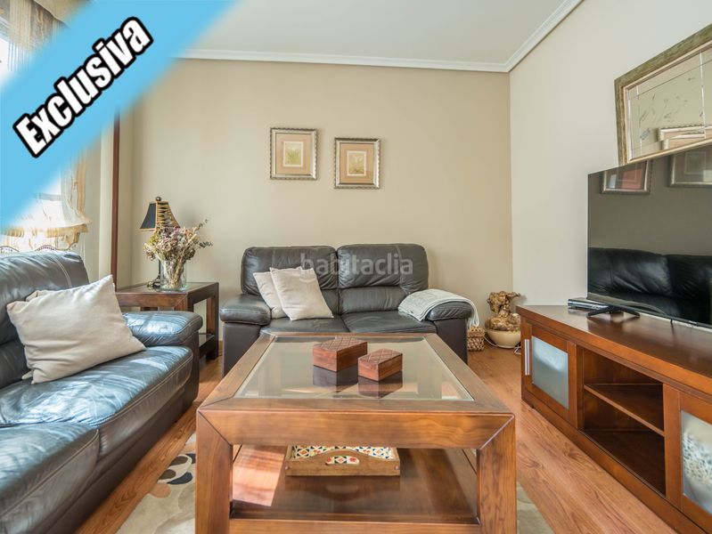 Foto ffa1d627-2e8c-4bca-b7b3-096946ca523e. Dúplex a calle emperador 1 a Centro Laredo