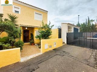 Casa a Escandinavia-Cautivador. Bungalow con jardin privado, parking y piscina en alfaz del pi.