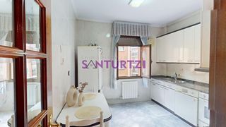 Pis a La Txitxarra - Murrieta - Parke Santurtzi. Una vivienda con ubicación privilegiada, buena distribución y po