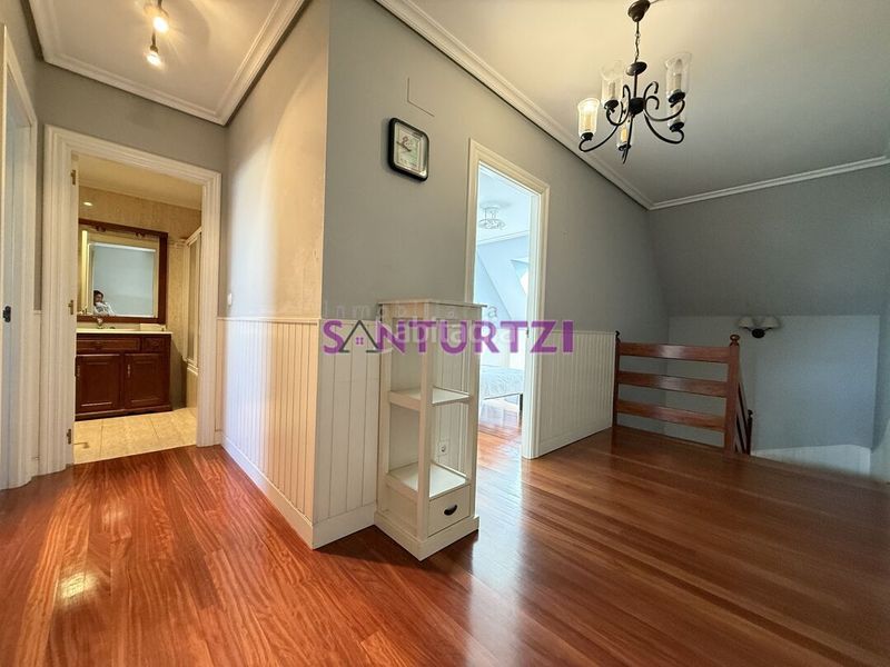 Foto 47b3a872-ac93-42da-9866-90242bb89088. Dúplex amb calefacció aparcament a Kabiezes Santurtzi