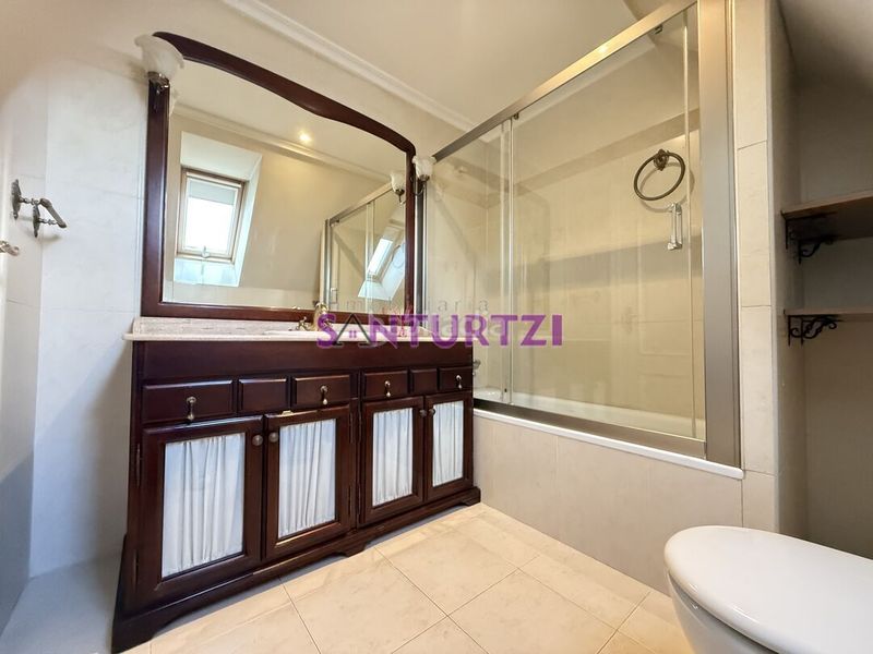 Foto c2598fe9-be0e-4400-a9fa-d8360c0f3899. Dúplex amb calefacció aparcament a Kabiezes Santurtzi