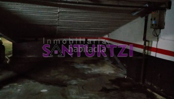 Foto 4f4c2205-b2f5-418b-8ed7-468b9f46ef62. Aparcament cotxe a Polígono Rojo-Aldapa Getxo