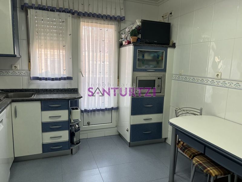 Foto fa92ffce-f787-47b9-8558-e4523a8b727d. Dúplex amb calefacció a Kabiezes Santurtzi