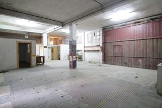 Business premise in Kabiezes. Se vende local en kabiezes a 3 minutos del metro de lauxeta