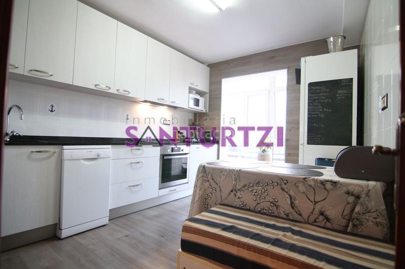 Foto 1df344e4-68a8-4868-9486-26387dbebfe7. Dúplex  en el centro, junto al parque gernika en Santurtzi