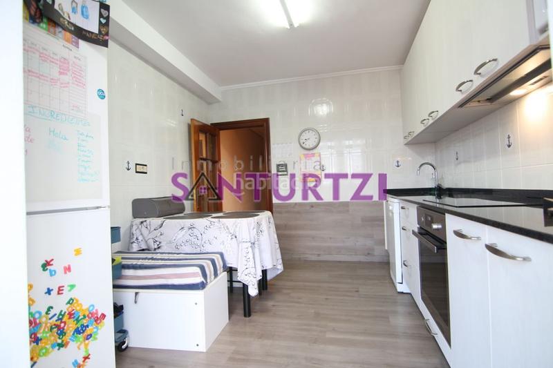 Foto 45eb3cc5-21d4-41ea-b67a-243ed93f4fb0. Dúplex  en el centro, junto al parque gernika en Santurtzi