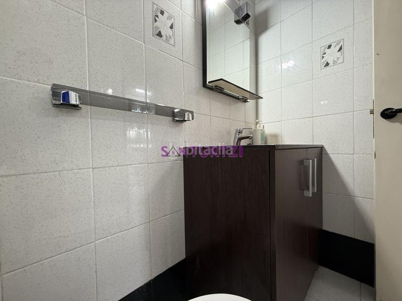 Foto dbf18985-8b83-41af-b2fa-f73d2f0f33c8. Locale commerciale in Kabiezes Santurtzi